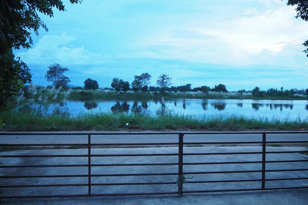Rimmueng Resort Phanom Sarakham Bagian luar foto