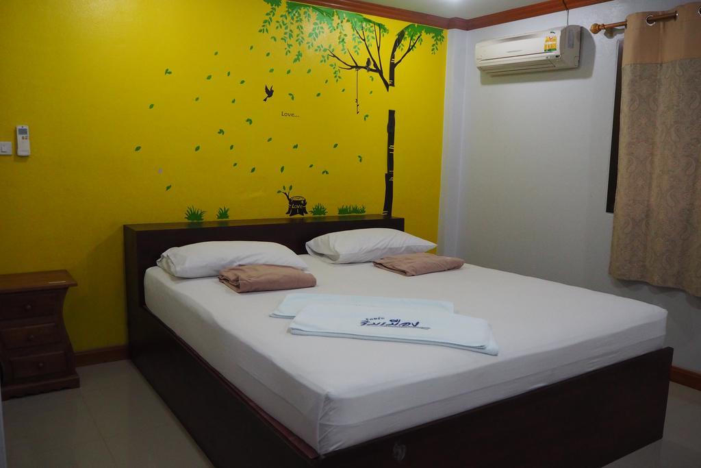 Rimmueng Resort Phanom Sarakham Bagian luar foto