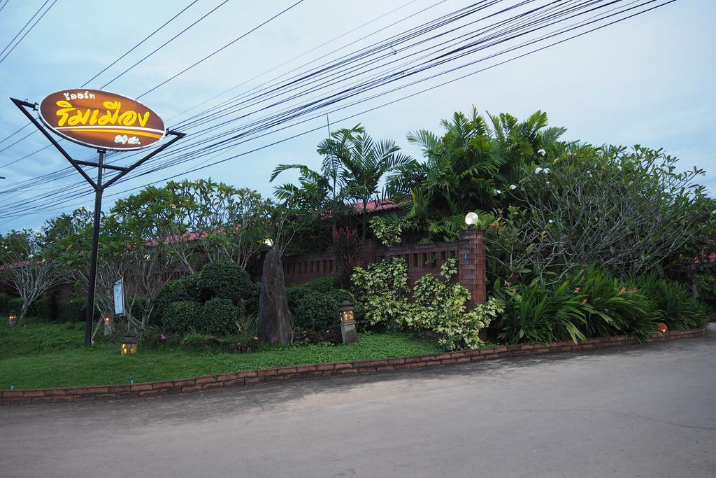 Rimmueng Resort Phanom Sarakham Bagian luar foto