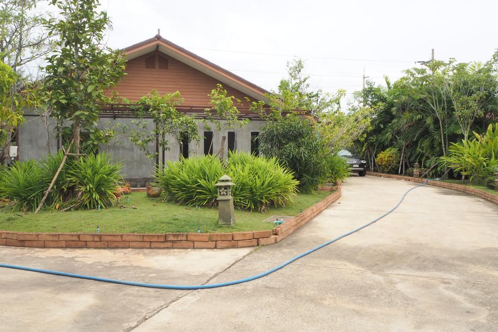 Rimmueng Resort Phanom Sarakham Bagian luar foto